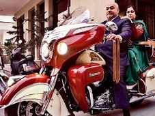 తండ్రి వివాహ వార్షికోత్సవానికి 45 లక్షల బైకుని గిఫ్ట్‌గా ఇచ్చిన కుమారుడు