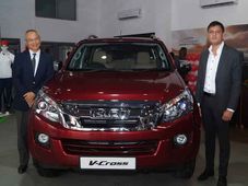 రూబీ రెడ్ కలర్ ఆప్షన్‌లో ఇసుజు డి మ్యాక్స్ వి క్రాస్ విడుదల