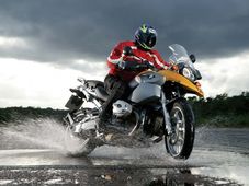 బైక్ నడపడం కంటే అత్యంత ప్రమాదకరమైన అంశాలు