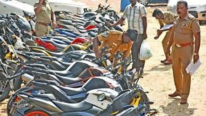 కరోనా సమయంలో ముంబై పోలీసులకు కొత్త సమస్య, అదేంటో మీరే చూడండి