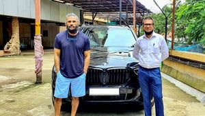 సునీల్ శెట్టి కొత్త బిఎమ్‌డబ్ల్యూ ఎక్స్‌ 5 కార్.. చూసారా !
