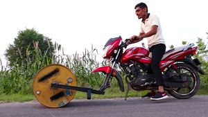 రోడ్ రోలర్‌గా మారిన టివిఎస్ బైక్ [వీడియో] 