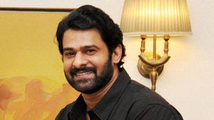 కొత్త లగ్జరీ కార్ కొన్న డార్లింగ్ ప్రభాస్; దీని ధర ఎన్ని కొట్లో తెలుసా?