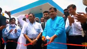 భారతదేశపు తొలి వాణిజ్య ద్రవీకృత సహజ వాయువు (ఎల్‌ఎన్‌జి) ప్లాంట్ ప్రారంభం