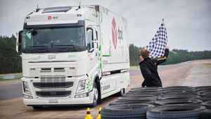 ఫుల్ ఛార్జ్‌పై 1099 కిలోమీటర్ల రేంజ్.. గిన్నిస్ వరల్డ్ రికార్డ్‌‌లో చోటు..