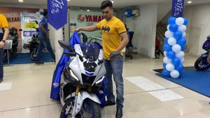 కొత్త 2021 Yamaha R15 V4 డెలివరీలు ప్రారంభం: ధర, ఫీచర్లు