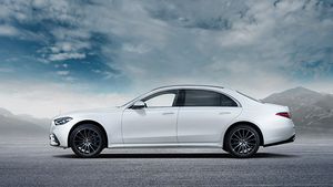 భారత్‌లో విడుదలైన కొత్త Mercedes-Benz S-Class: ధర & వివరాలు 