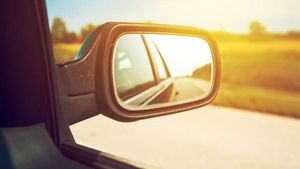 కార్లలో ఉపయోగించే రియర్ వ్యూ మిర్రర్స్.. చరిత్ర.. మీకు తెలుసా..!!