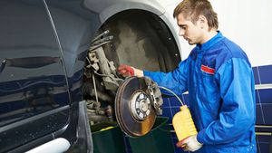 కారు బ్రేకింగ్ సిస్టమ్ జీవితకాలం పెరగాలంటే: చాలా సింపుల్.. ఇలా చేయండి 