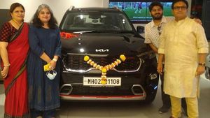 కొత్త కారు కొన్న దిలీప్ జోషి: ధర రూ. 12.29 లక్షలు