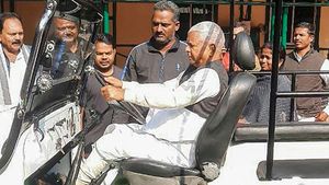 ఏడు పదుల వయసులో కూడా హుందాగా జీపు డ్రైవ్ చేసిన 'లాలూ ప్రసాద్ యాదవ్'.. వీడియో