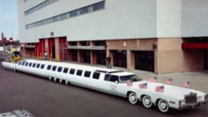 ప్రపంచంలోనే అత్యంత పొడవైన కారు; స్విమ్మింగ్ పూల్, హెలిప్యాడ్, మినీ గోల్ఫ్ కోర్స్ వంటి మరెన్నో సౌకర్యాలు..