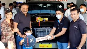 ప్రకాష్ రాజ్ కొనుగోలు చేసిన కొత్త కార్ ఇదే.. చూసారా..!!