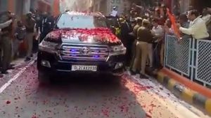 నరేంద్ర మోదీ Toyota Land Cruiser: ధర & ఫీచర్స్ అన్నీ ఎక్కువే.. ఎందుకో తెలుసా..!!