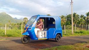 Mahindra Treo డ్రైవ్ చేసి ఆనంద్ మహీంద్రాకు సూచనలు అందించిన Zoho సీఈఓ.. ఏం చెప్పారంటే?