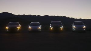 మ్యూజిక్‌కి తగ్గట్టుగా ఎలక్ట్రిక్ లైట్స్.. టెస్లాలో అప్డేట్ సాఫ్ట్‌వేర్ [వీడియో]