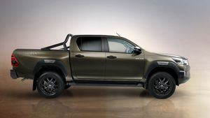 కొత్త Hilux లాంచ్ డేట్ వెల్లడించిన Toyota: వివరాలు