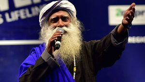 నెలతల్లి కోసం జగ్గీ వాసుదేవ్ సాహస యాత్ర.. బైక్‌పై 30,000 కిమీ ప్రయాణం