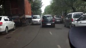 రాంగ్ సైడ్‌లో ప్రయాణిస్తే జరిమానా కాదు, ఏకంగా ఎఫ్ఐఆర్ నమోదే..!!