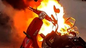 తెలంగాణలో పేలిన ఎలక్ట్రిక్ స్కూటర్.. 80 ఏళ్ల వృద్ధుడు మృతి, మరో ముగ్గురికి గాయాలు..