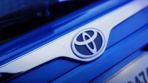 టొయోటా హైరైడర్ (Toyota Hyryder) హైబ్రిడ్ ఎస్‌యూవీ టీజర్ ఆవిష్కరణ.. క్రెటా, సెల్టోస్ కథ ముగిసినట్లేనా..?