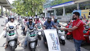 ఒక్క రోజే 80 టీవీఎస్ ఐక్యూబ్ ఎలక్ట్రిక్ స్కూటర్ల డెలివరీ.. మేడ్ ఇన్ ఇండియా ఈవీకి పెరుగుతున్న క్రేజ్!