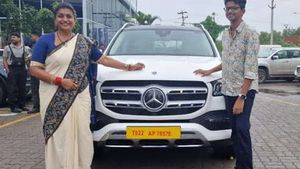 కొడుకు కోసం జర్మన్ లగ్జరీ కారు కొన్న R.K. రోజా; ధర రూ. 1.50 కోట్లు