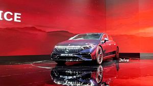 దేశీయ మార్కెట్లో మెర్సిడెస్ బెంజ్ నుంచి కొత్త ఎలక్ట్రిక్ కార్ లాంచ్: ధర రూ. 2.45 కోట్లు