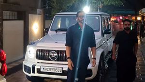 రూ.3 కోట్లు ఖరీదు చేసే మెర్సిడెస్ బెంజ్ కారును కొనుగోలు చేసిన స్టార్ డైరెక్టర్!