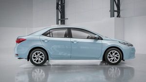 భారతదేశంలో మొట్టమొదటి ఫ్లెక్స్-ఫ్యూయెల్ ఇంజన్ కరోలా ఆల్టిస్ హైబ్రిడ్‌ను ప్రవేశపెట్టిన టొయోటా!