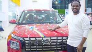 జబర్దస్త్ 'ఇమ్యానుయేల్' కొత్త కారు కొన్నాడోచ్.. ధర రూ. 14 లక్షలు గురూ..!!