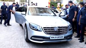 మనవరాళ్లకు ఖరీదైన కార్లతో స్వాగతం.. ముఖేష్ అంబానీ అంటే అలానే ఉంటుంది మరి