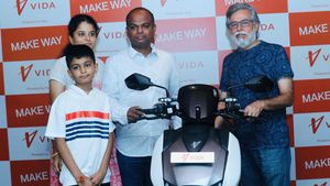 బెంగళూరులో ప్రారంభమైన 'హీరో విడా' ఎలక్ట్రిక్ స్కూటర్ డెలివరీ - వివరాలు