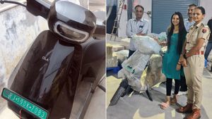 GPS Tracking దొంగతనం చేసిన స్కూటీని పట్టించిన జీపీఎస్.. బిత్తర పోయిన దొంగలు..!