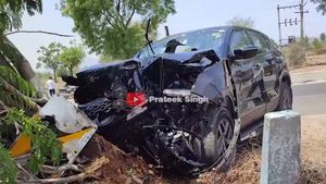 130 km/h వేగంతో చెట్టును ఢీకొట్టిన టాటా హారియర్‌ SUV.. ప్రయాణికులను కాపాడిన ఫీచర్‌ ఏంటో తెలుసా..?