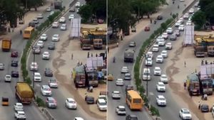 600 కార్లతో 6 కిలోమీటర్ల పొడవైన కాన్వాయ్‌లో మహారాష్ట్రకు సీఎం కేసీఆర్‌