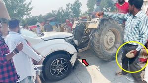 Car Hit the Buffalo గేదెను ఢీకొట్టిన కారు.. పోలీసులు వచ్చే లోపు గ్రామస్థులు ఏం చేశారంటే.. 