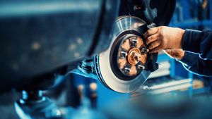 Brake Pads బ్రేక్ ప్యాడ్స్‌ని ఇలా చెక్‌ చేసుకోండి.. మీ వాహనంలో ఆ శబ్దాలు వస్తే ప్రమాదం పొంచి ఉన్నట్లే..!