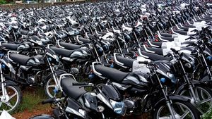 పాత బైక్ కొన్నవారికి గుడ్ న్యూస్.. ఆర్టీఏ ఆఫీస్‌కు వెళ్లకుండానే మీ పేరున బైక్ రిజిస్ట్రేషన్ చేసుకోవచ్చు..