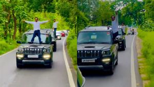 మహీంద్రా స్కార్పియో కార్లపై డేంజరస్‌ స్టంట్స్‌.. లక్ష రూపాయల జరిమానా విధించిన పోలీసులు