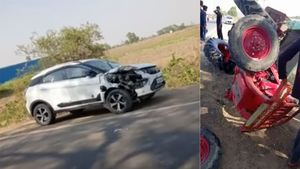 ఎదురెదురుగా ఢీకొన్న టాటా నెక్సాన్, ట్రాక్టర్.. రెండు ముక్కలైన ట్రాక్టర్.. అదే వారిని కాపాడింది..
