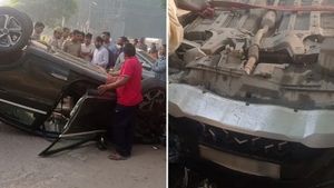 Live Video టాటా నెక్సాన్‌ను ఢీకొట్టిన హ్యుందాయ్‌ i20 కారు.. బోల్తాపడినా చెక్కుచెదరని నెక్సాన్ క్యాబిన్‌!