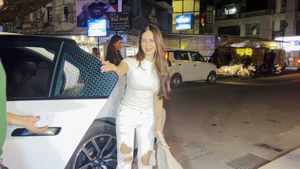 రూ.2 కోట్ల BMW i7 లగ్జరీ ఎలక్ట్రిక్‌ సెడాన్‌లో తళుక్కుమన్న బాలీవుడ్‌ నటి.!