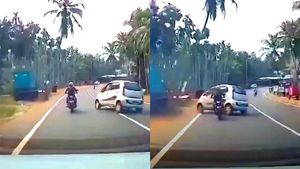 Live Video కొబ్బరిచెట్టును ఢీకొట్టిన Tata Nano కారు.. బైక్‌ రైడర్‌ తప్పించుకొనే లోపలే..!