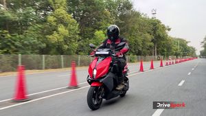TVS X e Scooter Review Video టీవీఎస్‌ ఎక్స్‌ ఎలక్ట్రిక్ స్కూటర్‌ డిజైన్‌, పర్ఫామెన్స్‌ ఫుల్‌ రివ్యూ వీడియో