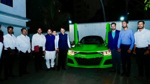 డిప్యూటీ సీఎం మెచ్చిన హెడ్రోజన్‌ పవర్డ్‌ కారు.. 1 లీటర్‌పై 250 కి.మీ వెళ్లొచ్చట, ఇంకా ఎన్నో ప్రత్యేకతలు.!!