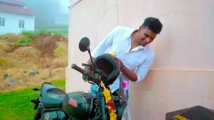 దీపావళి బోనస్‌గా ఉద్యోగులకు రాయల్‌ ఎన్‌ఫీల్డ్‌ బైక్‌లను గిఫ్ట్‌గా ఇచ్చిన బాస్‌.. వైరల్‌ అవుతున్న వీడియో