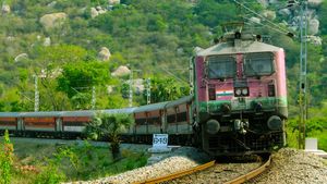 Circular Ticket ఈ ఒక్క రైల్‌ టికెట్‌తో 56 రోజులు ప్రయాణించవచ్చు.. జనరల్‌ టికెట్‌ కంటే ధర తక్కువ!!