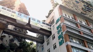 దేశంలోనే తొలిసారిగా భారీ ఎత్తైన భవనాల మీదుగా మెట్రో ట్రైన్‌ సేవలు.. ఎక్కడంటే.!!