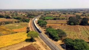 రైళ్లు ఎదురెదురుగా వచ్చినా ఢీకొట్టకుండా నియంత్రించే 'కవచ్‌' పనితీరుపై కీలక ట్రయల్స్‌.. అసలు ఏంటీ టెక్నాలజీ?